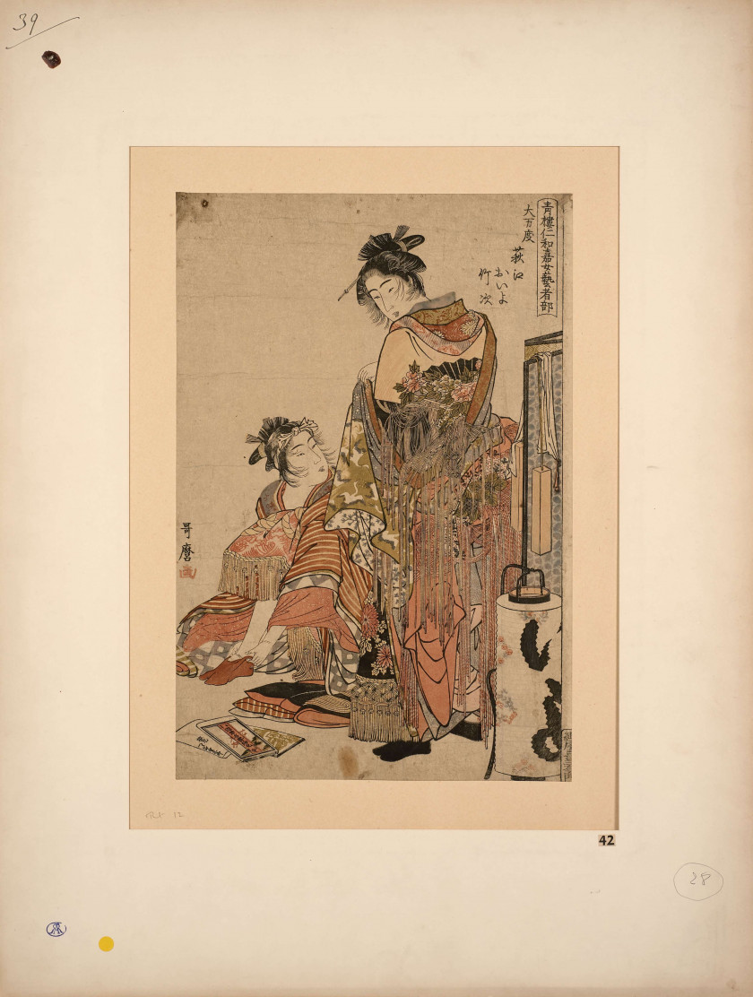 Kitagawa Utamaro (1753 - 1806) Ogie se préparant pour une performance Omando, Oiyo se tient debout près d'une lanterne et d'un parav.