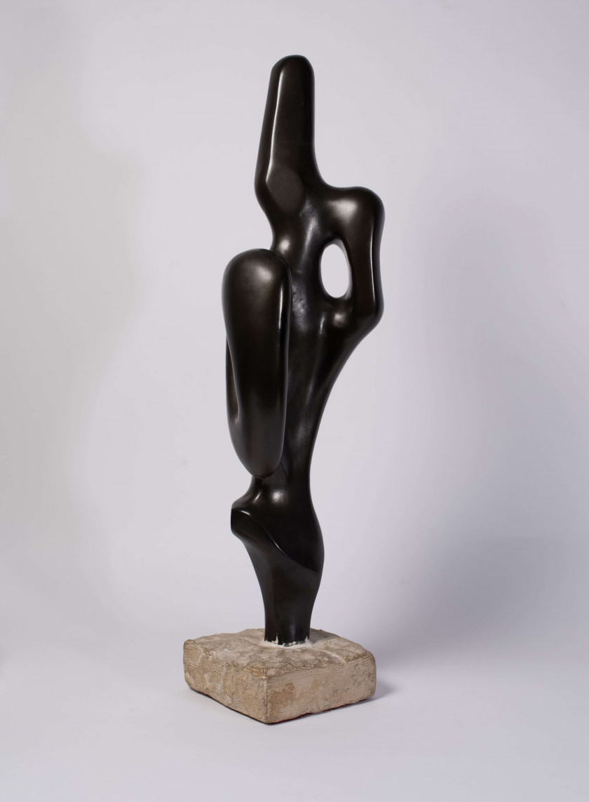 Georges JOUVE (1910-1964) Sculpture - Circa 1958 Base en pierre, céramique émaillée noire