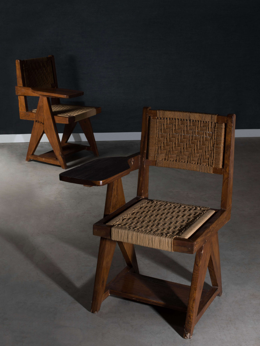 Pierre JEANNERET (1896 - 1967) Paire de chaises-écritoire - Circa 1960 Piètement et structure en teck massif, assise et dossier en c...