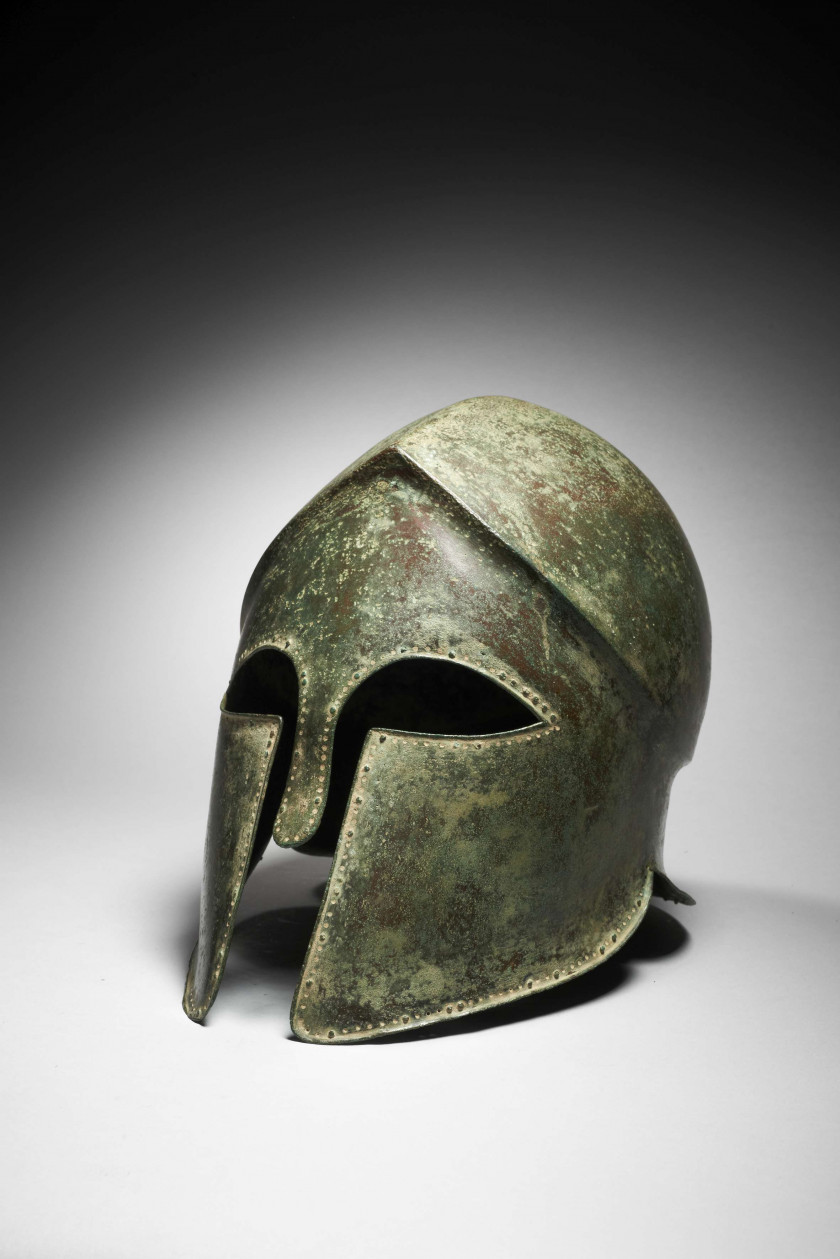 CASQUE EN BRONZE, ART CORINTHIEN, 6e-5e SIÈCLE AV. J.C.