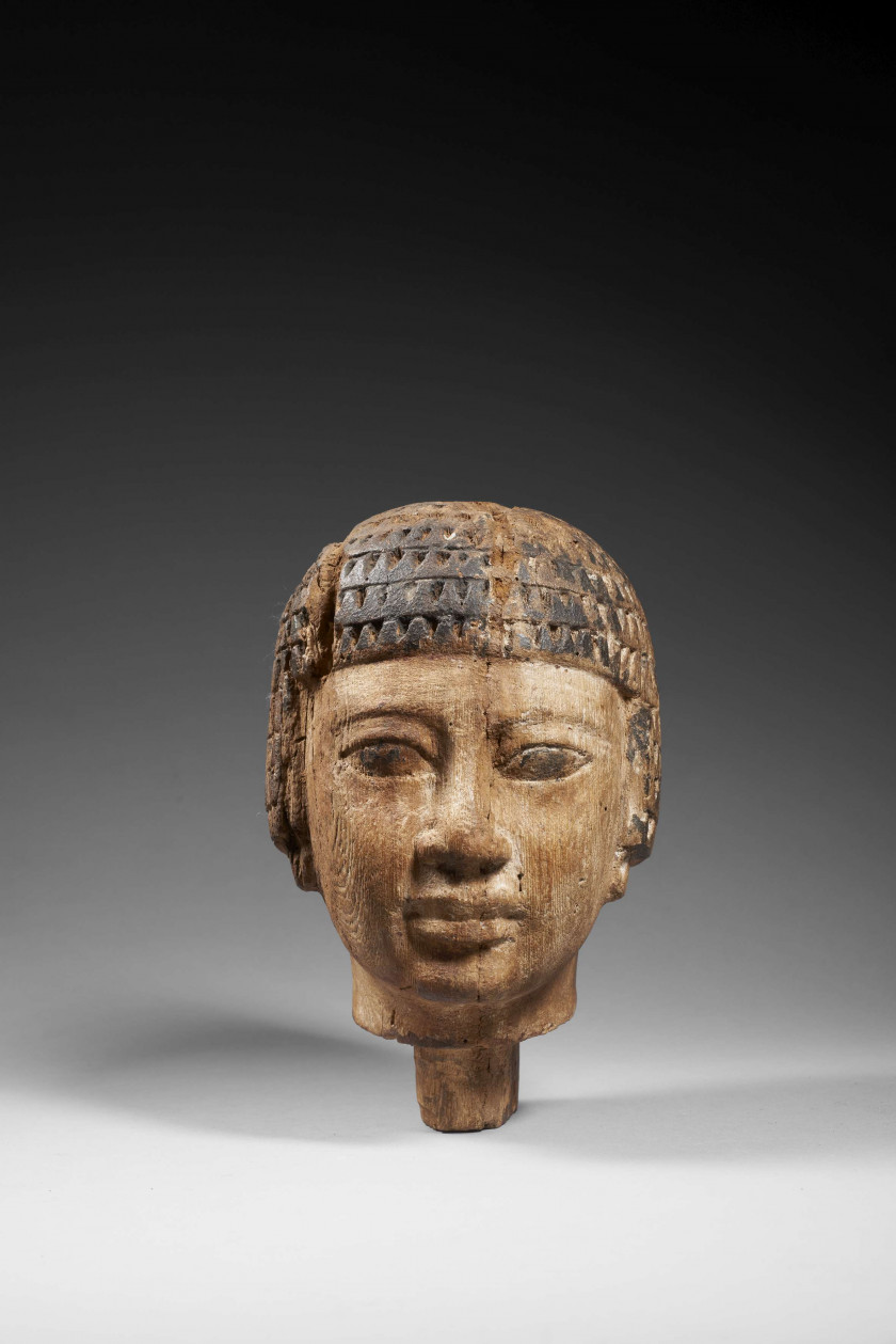 TÊTE D'HOMME EN BOIS POLYCHROME, ÉGYPTE, STYLE ANCIEN EMPIRE