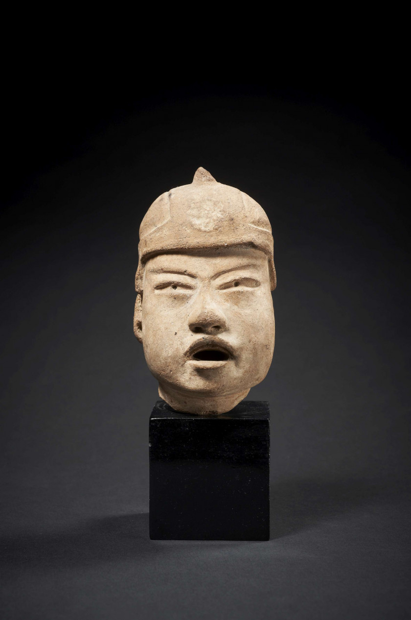 PETITE TÊTE D'UNE STATUETTE ANTHROPOMORPHE DE TYPE "BABY-FACE" Las Bocas, Mexique central  1100 à 600 av. J.-C.