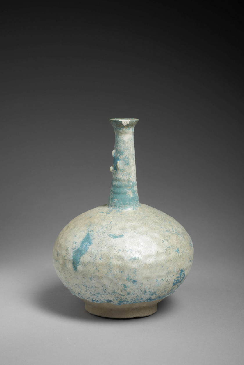 BOUTEILLE EN CÉRAMIQUE TURQUOISE, ART SELDJOUKIDE, 12e SIÈCLE