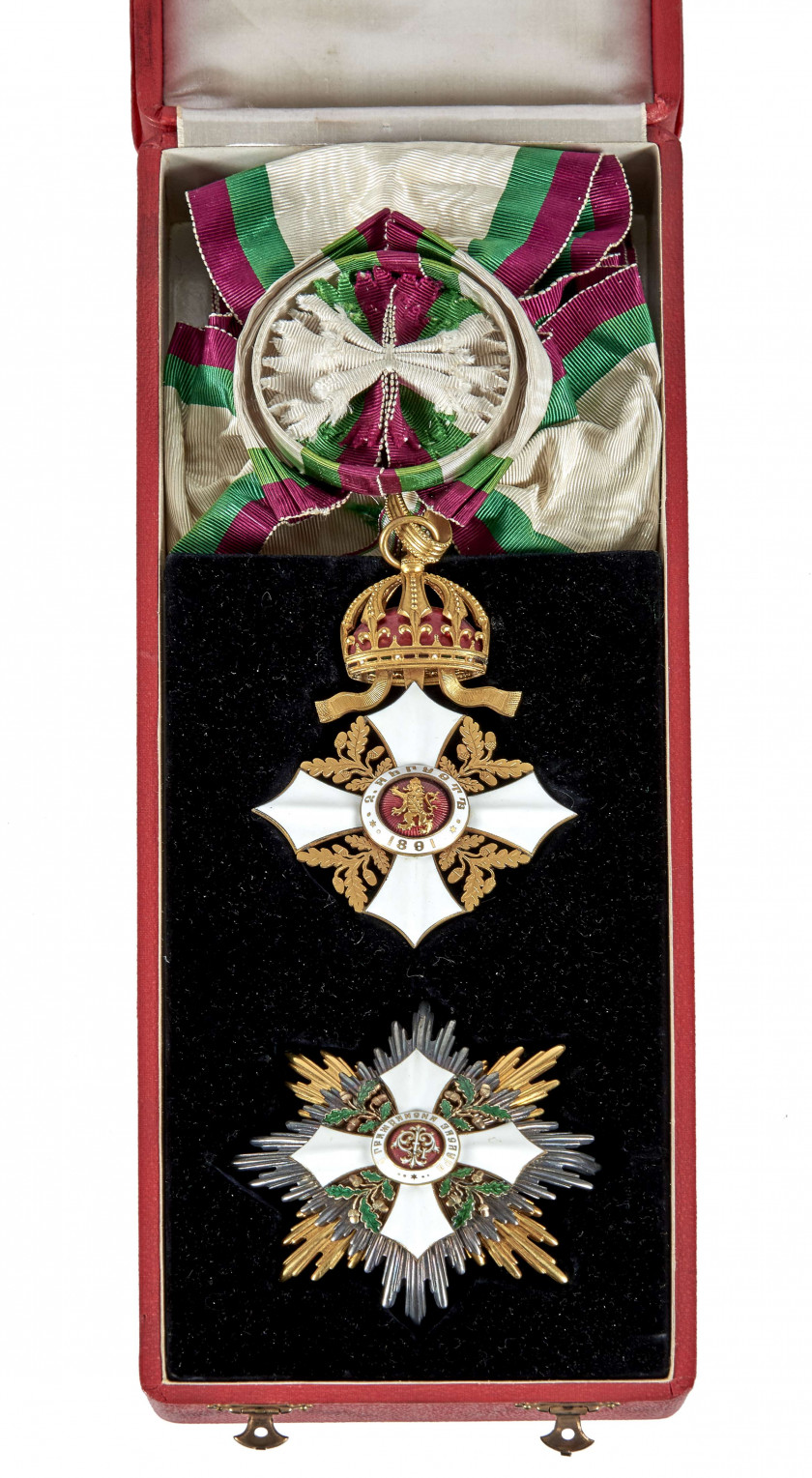 BULGARIE - ORDRE NATIONAL POUR LE MERITE CIVIL Ensemble de Grand-croix. Bijou en bronze doré et émail