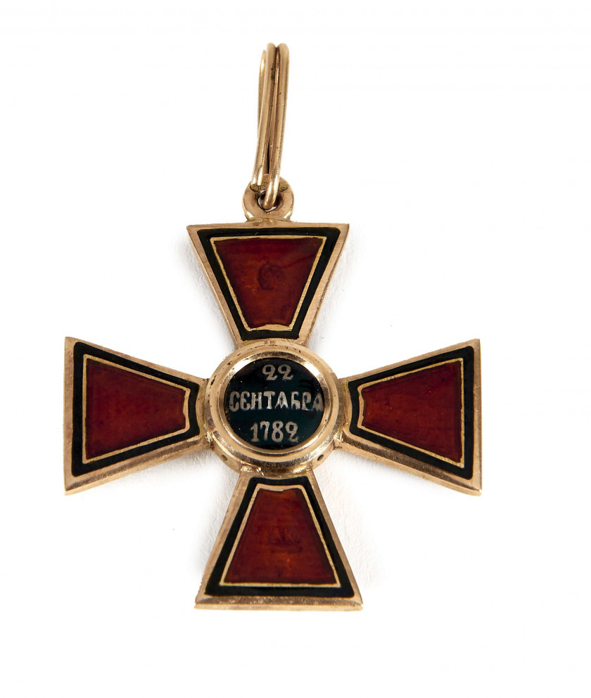 ORDRE DE SAINT WLADIMIR SANS GLAIVES  Croix de 4ème classe en or 14 carats et émail. Fabrication Keibel (petit aigle sous émail)