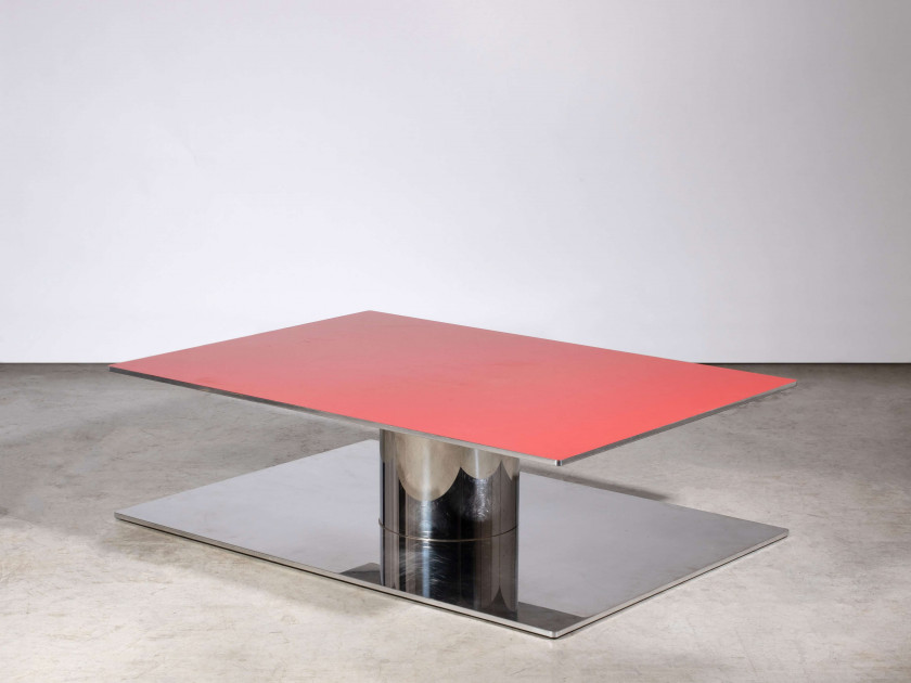 ¤ Martin SZEKELY (Né en 1956) Table basse dite "Flat rectangulaire" - 2004 Piétement en acier inox poli miroir, plateau en inox laqué..