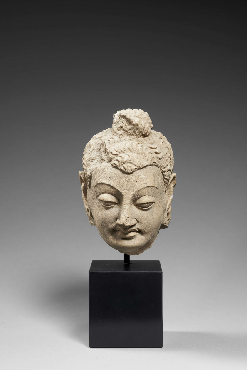 TÊTE DE BOUDDHA EN STUC, GANDHARA, ART GRÉCO-BOUDDHIQUE, 1er-3e SIÈCLE