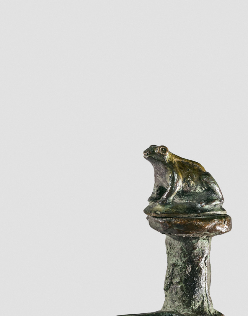 Diego GIACOMETTI 1902 - 1985 Table basse à double plateau aux grenouilles Bronze à patine vert antique