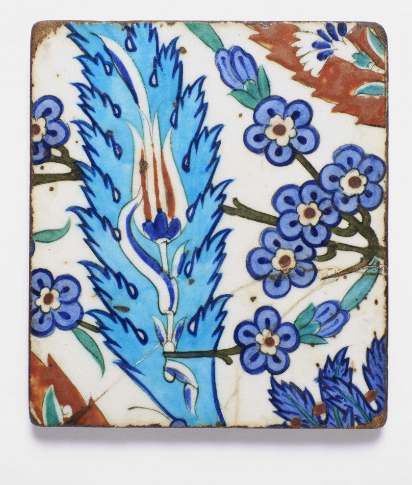 CARREAU À LA PALME "SAZ", IZNIK, ART OTTOMAN, VERS 1575