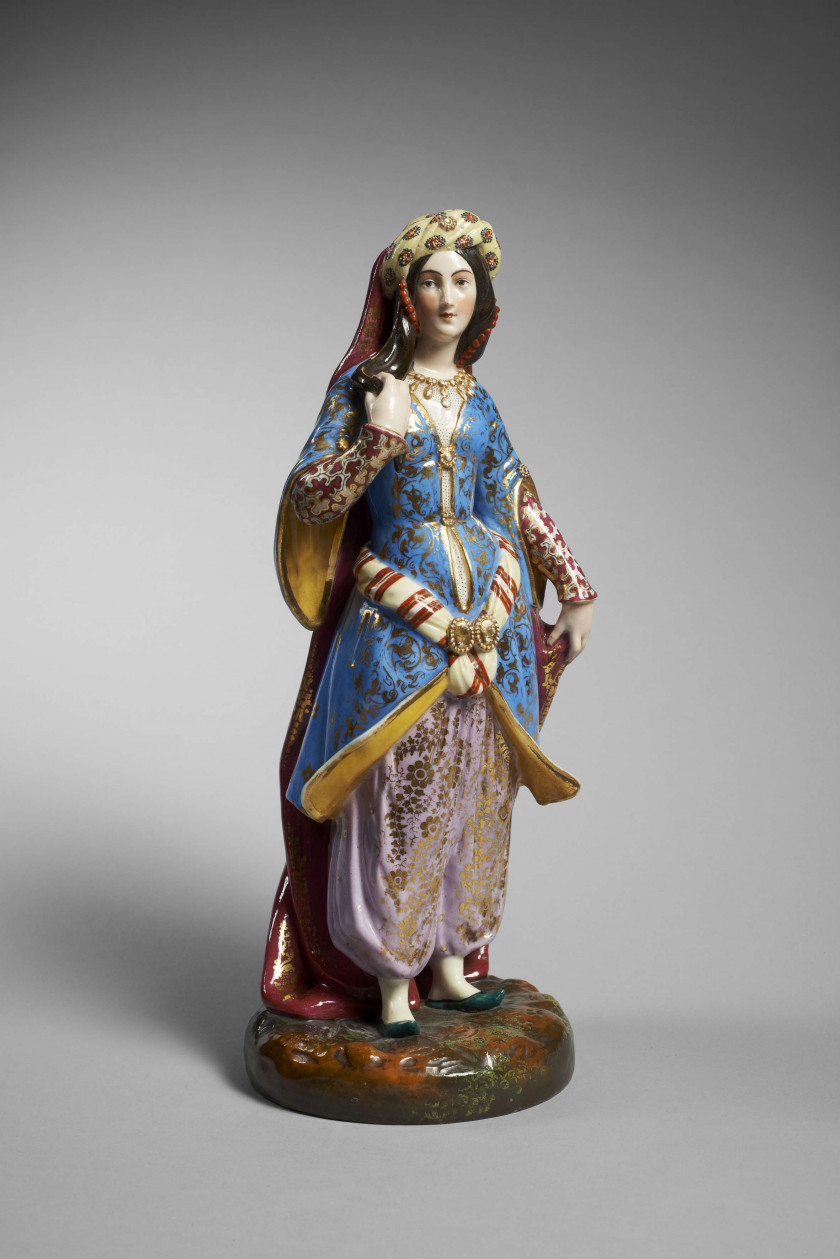 STATUETTE DE SULTANE EN PORCELAINE DE PARIS, 19e SIÈCLE