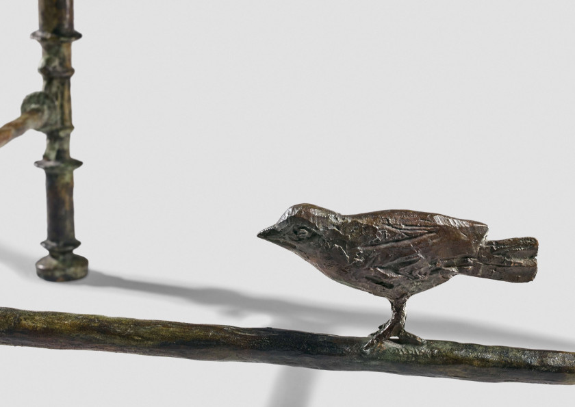 Diego GIACOMETTI 1902 - 1985 Table grecque à l'oiseau et coupelle Bronze à patine brun-vert