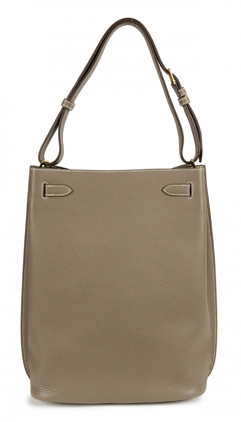 HERMÈS 2010  Sac SO KELLY Veau Togo Étoupe Piqué sellier blanc Garniture métal plaqué or  SO KELLY bag Étoupe Togo...