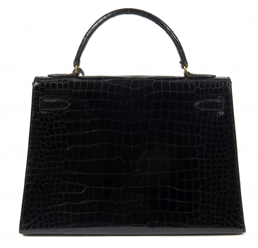 HERMÈS Circa 1980  Sac KELLY Sellier 32 Crocodile d'estuaire lisse noir (Crocodylus porosus) II/B Garniture métal plaqué o...