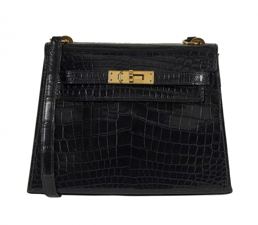 HERMÈS 1985  Sac KELLY Sellier 20 Crocodile du Nil noir (Crocodylus niloticus) II/B Garniture métal plaqué or  KELLY S...