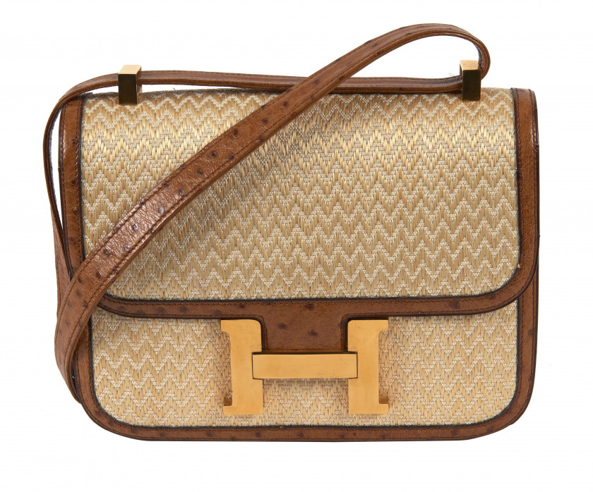 HERMÈS  Sac CONSTANCE 23 Crinolin chevron, autruche gold (Struthio Camelus) NR Garniture métal plaqué or  CONSTANCE 23 b...