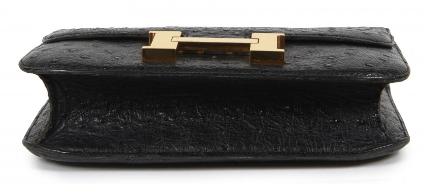HERMÈS  Sac CONSTANCE 23 Autruche noir (Struthio Camelus) NR Garniture métal plaqué or  CONSTANCE 23 bag Black ostrich...