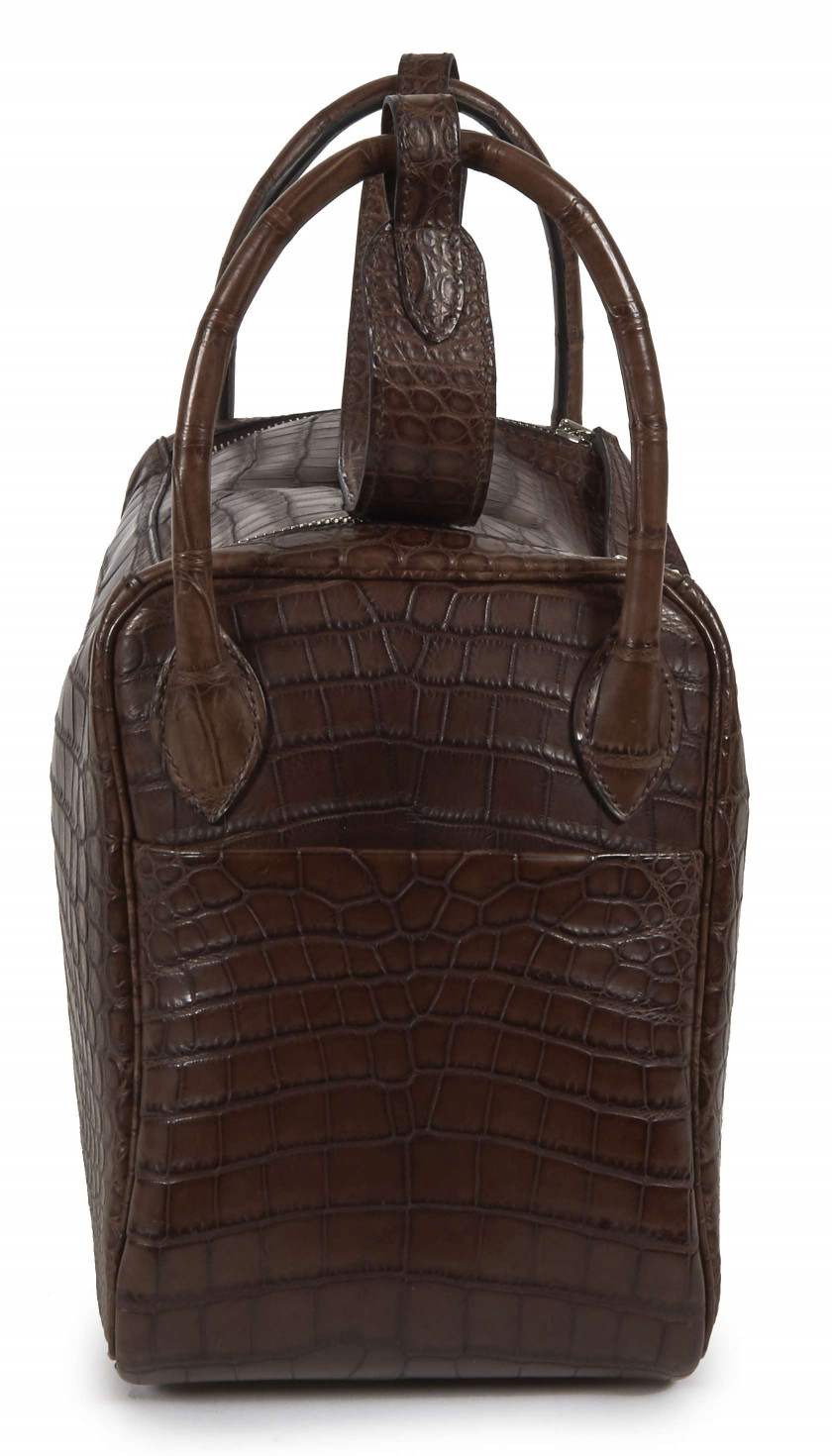 HERMÈS 2007  Sac LINDY 30 Crocodile du Nil mat marron (Crocodylus niloticus) II/B Garniture métal argenté palladié  LI...