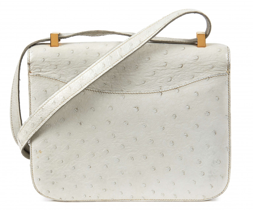 HERMÈS  Sac CONSTANCE 23 Autruche blanc (Struthio Camelus) NR Garniture métal plaqué or  CONSTANCE 23 bag White ostric...