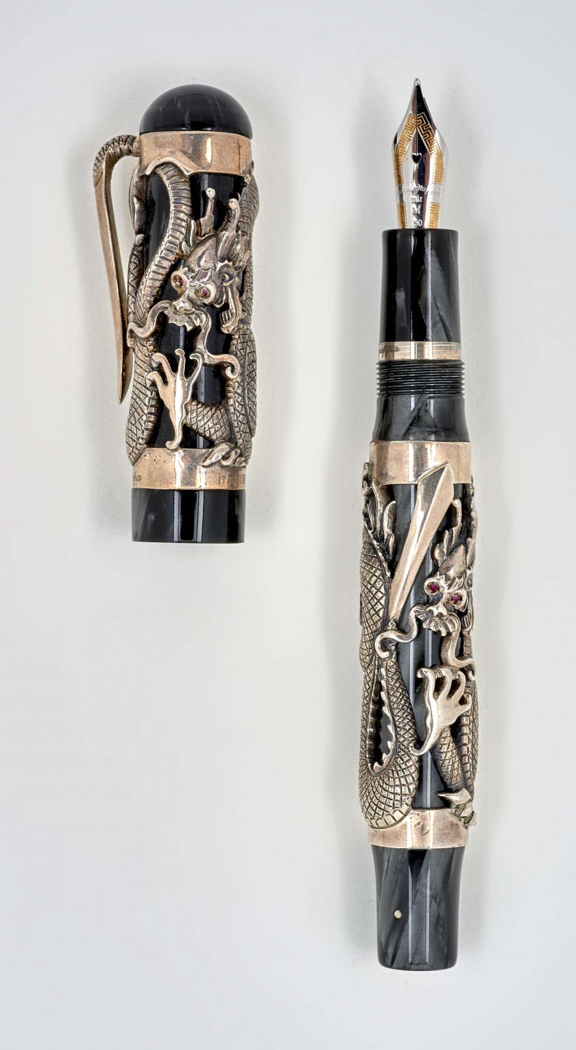 MONTEGRAPPA Dragon Stylo plume série limitée à 1912 exemplaires commercialisée en 1995, représentant deux dragons enroulés autou...