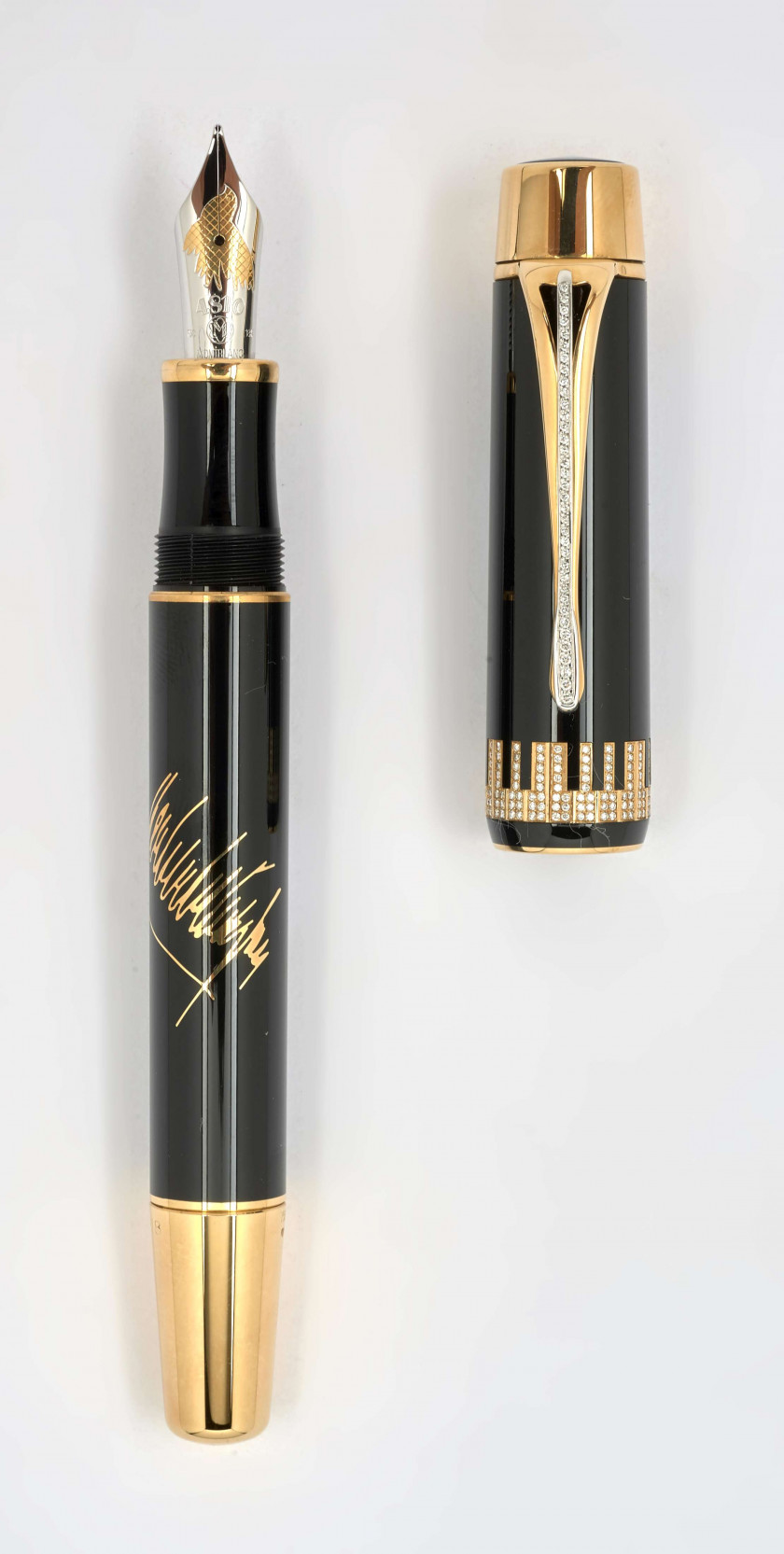 MONTBLANC Herbert von Karajan Stylo plume série limitée de la collection Artisan, sorti en 2004 à 8 exemplaires seulement. Sur u...