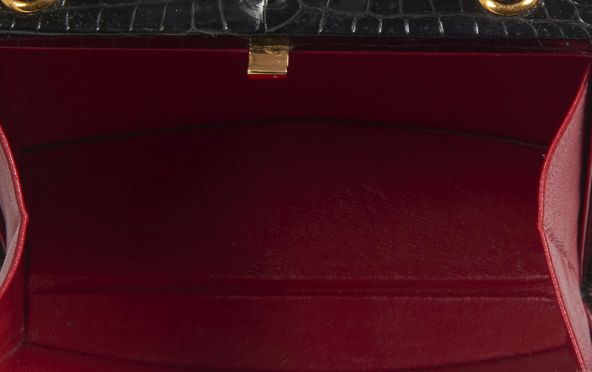 HERMÈS 1993  Sac Mini CADENAS KELLY Crocodile d'estuaire lisse noir (Crocodylus porosus) II/B Garniture métal plaqué or ...