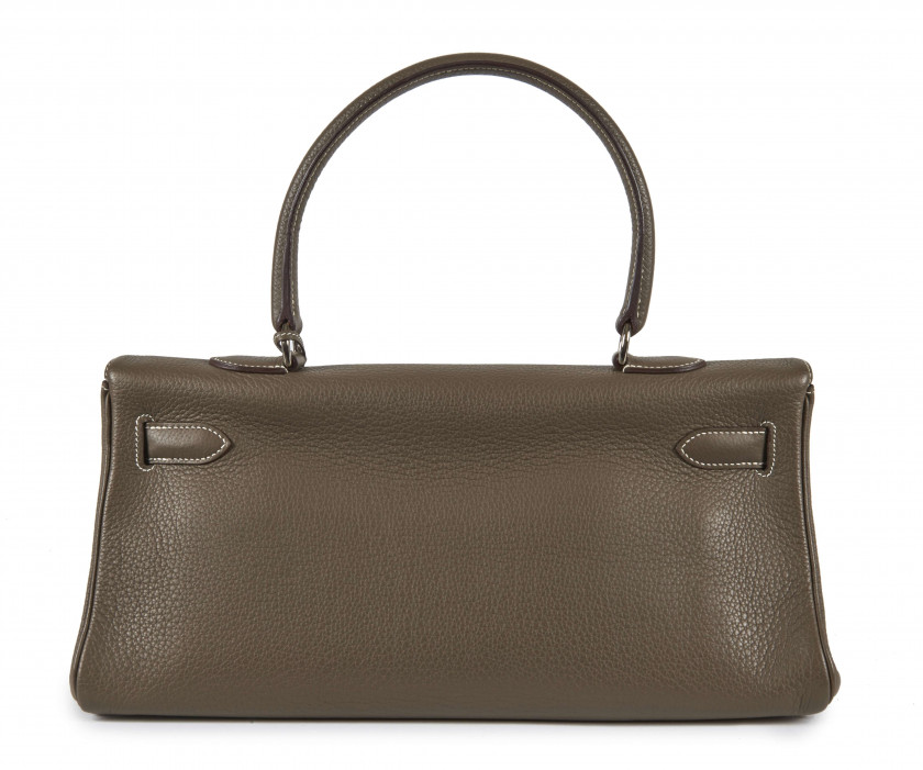 HERMÈS 2009  Sac KELLY SHOULDER Veau Togo taupe Piqué sellier blanc Garniture métal argenté palladié  KELLY SHOULDER...