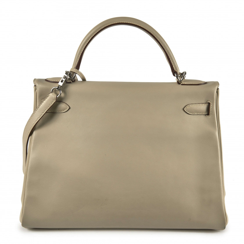 HERMÈS 2007  Sac KELLY Retourné 32 Veau Swift Parchemin Garniture métal argenté palladié  KELLY Retourné 32 bag Parc...