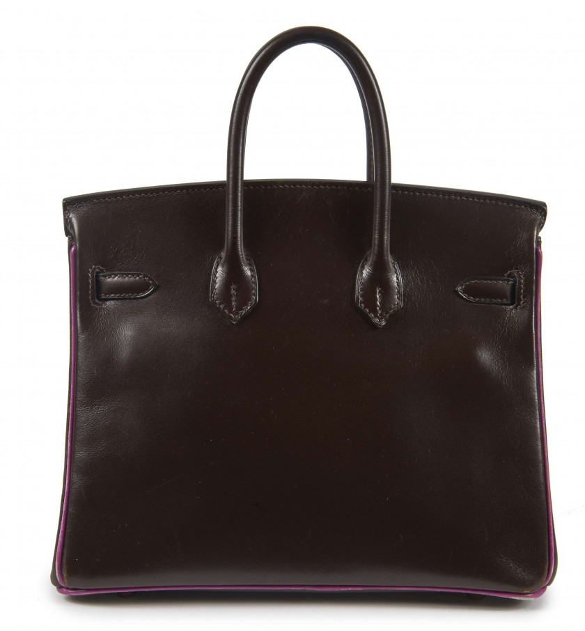 HERMÈS 2005  Sac BIRKIN 25 Box Chocolat Passepoil et intérieur chèvre Mysore Cyclamen Garniture métal argenté palladiéR...