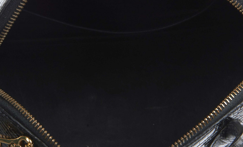 HERMÈS 1998  Sac BOLIDE 25 Crocodile d'estuaire noir (Crocodylus porosus) II/B Garniture métal plaqué or  BOLIDE 25 ba...