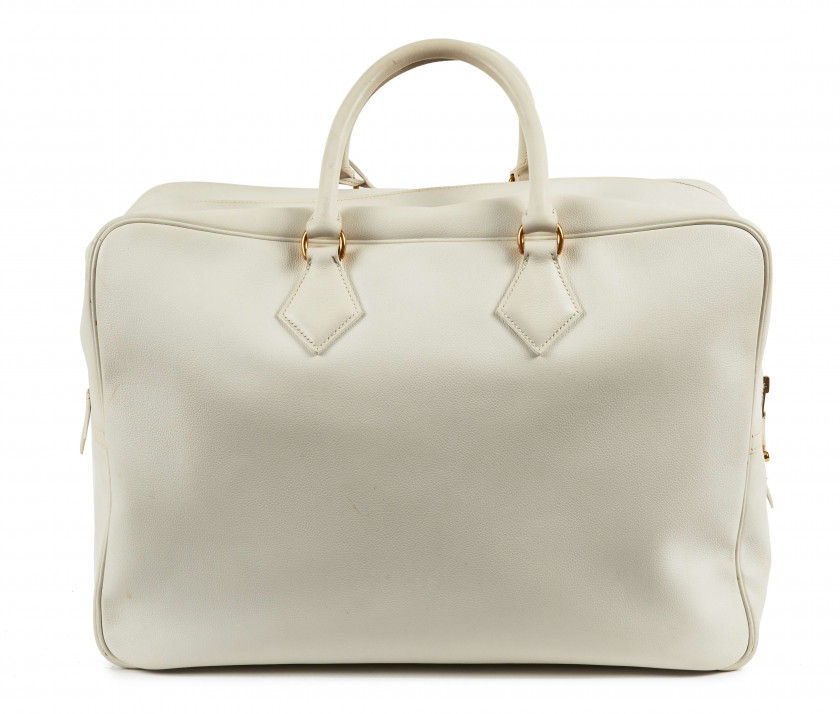 HERMÈS 1995  Sac PLUME 45 Cuir lisse blanc Garniture métal plaqué or  PLUME 45 bag White smooth leather Gilt metal...