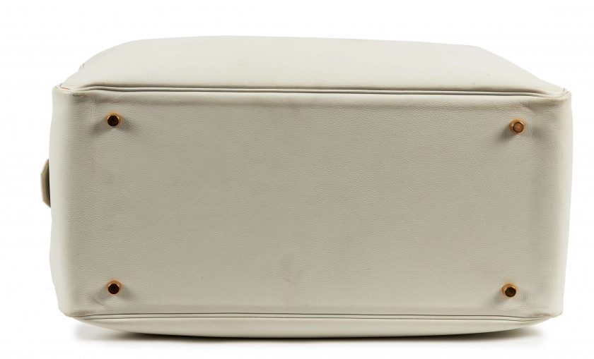 HERMÈS 1995  Sac PLUME 45 Cuir lisse blanc Garniture métal plaqué or  PLUME 45 bag White smooth leather Gilt metal...