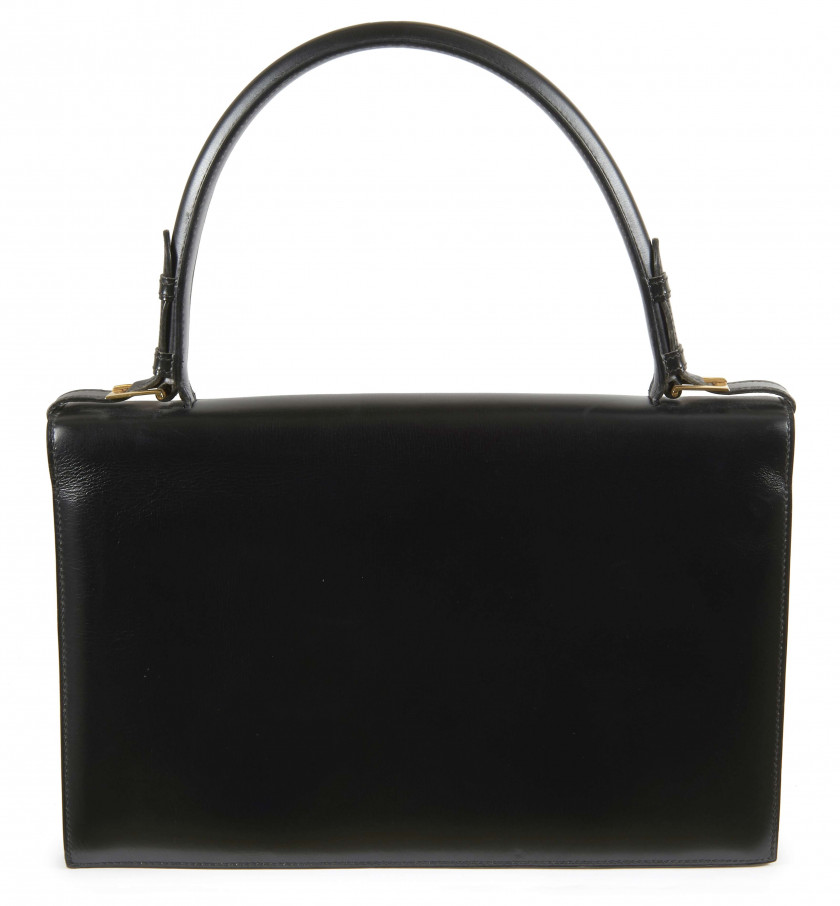 HERMÈS 1963  Sac CADENAS Box noir Garniture métal plaqué or  CADENAS bag Black box calfskin leather Gilt metal har...