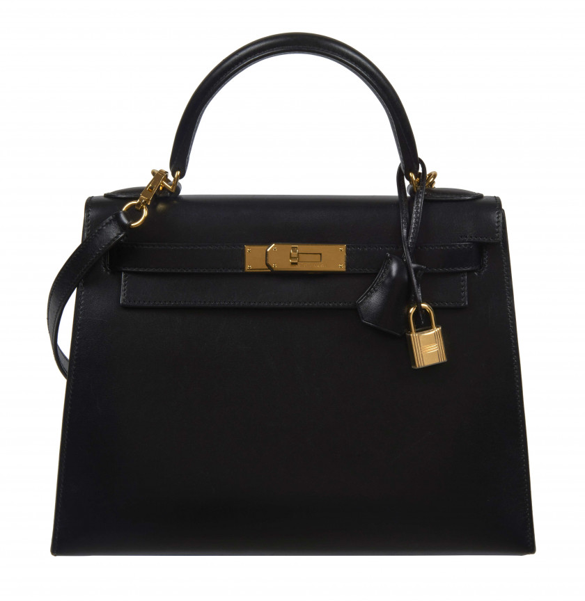 HERMÈS  Sac KELLY Sellier 28 Box noir Garniture métal plaqué or  KELLY Sellier 28 bag Black box calfskin leather Gil...