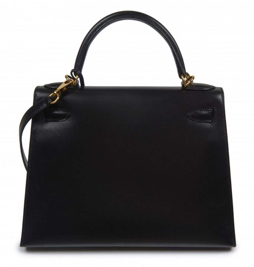 HERMÈS  Sac KELLY Sellier 28 Box noir Garniture métal plaqué or  KELLY Sellier 28 bag Black box calfskin leather Gil...