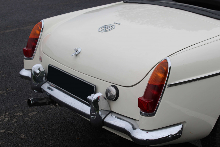 1965 MG B cabriolet  No reserve