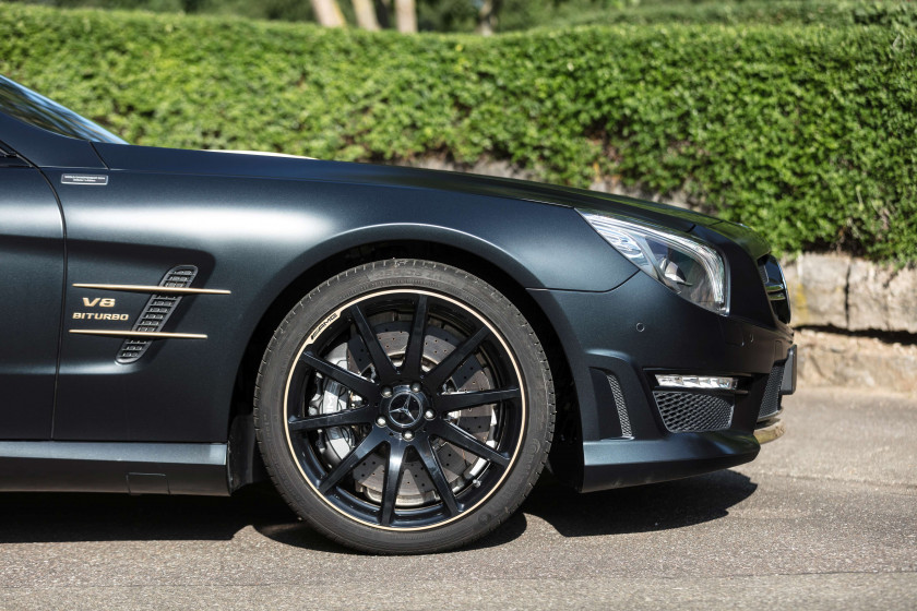 2015 Mercedes-Benz SL 63 AMG World Championship Collector's Hamilton Edition #19