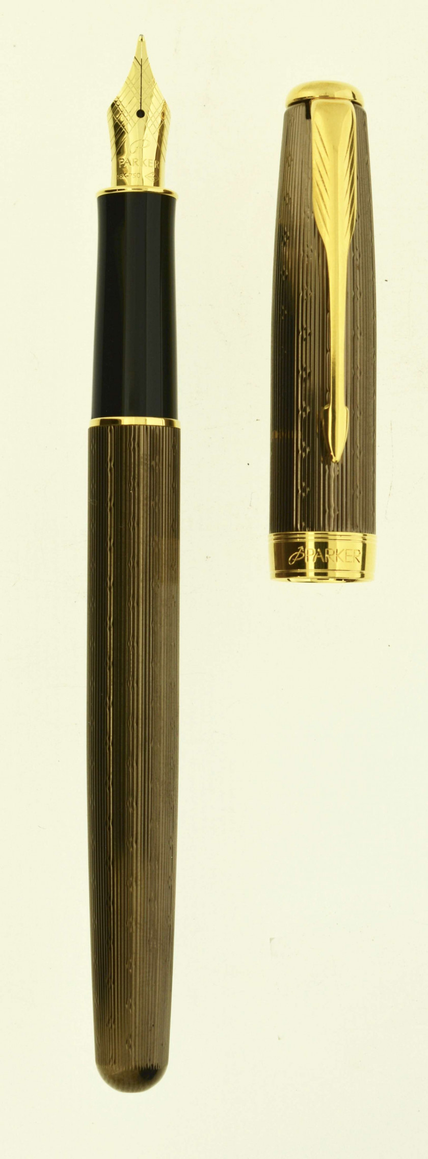 PARKER Trois stylos plume Sonnet - Edition Spéciale. Capuchon plaqué or guilloché et corps laqué. Plume or 18 carats moyenne, re...