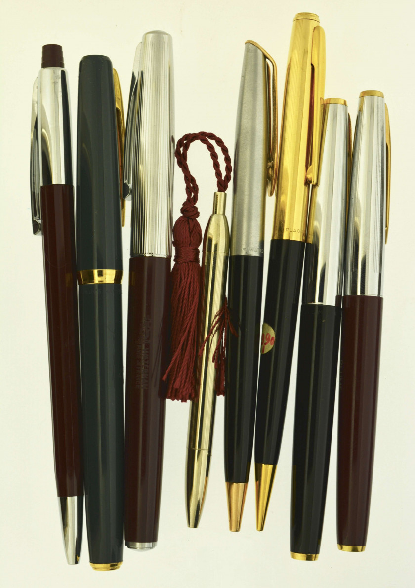 MONTBLANC 149, stylo plume Meisterstück dans sa plus grande taille. Résine noire et attributs plaqué or jaune. Plume or 18 carats...