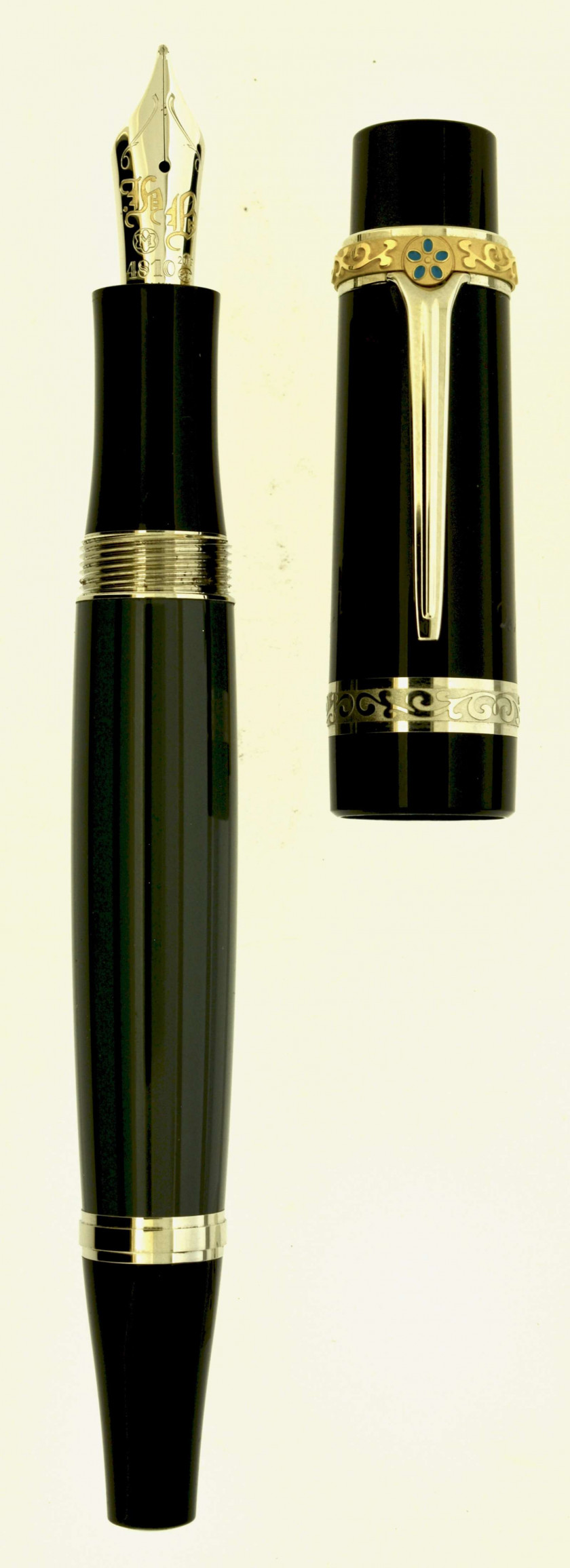 MONTBLANC Honoré de Balzac, stylo plume de la collection Ecrivains, sortie en 2013 à 8400 exemplaires  (n° 5741), rendant hommage...