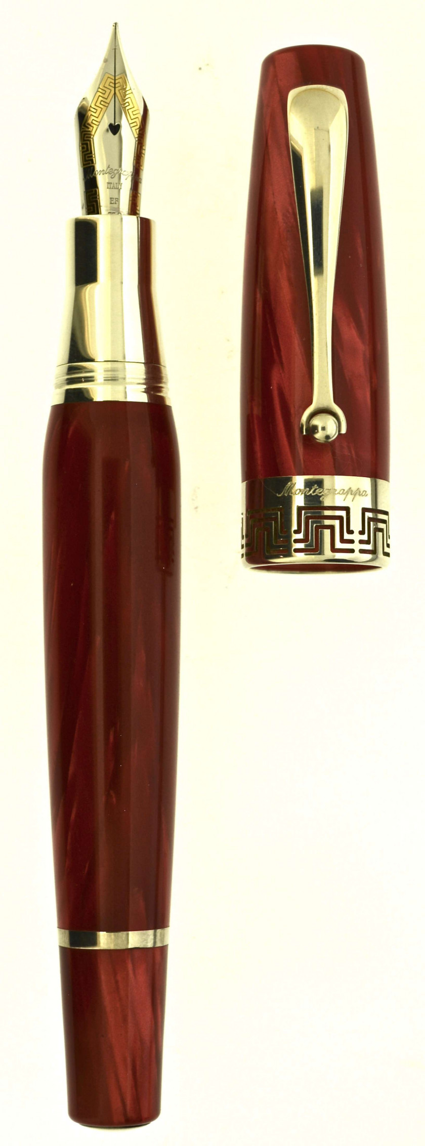 MONTEGRAPPA Miya, stylo plume en acétate de cellulose marbré rouge et attributs argent. Plume or 18 carats extra-fine, remplissage...