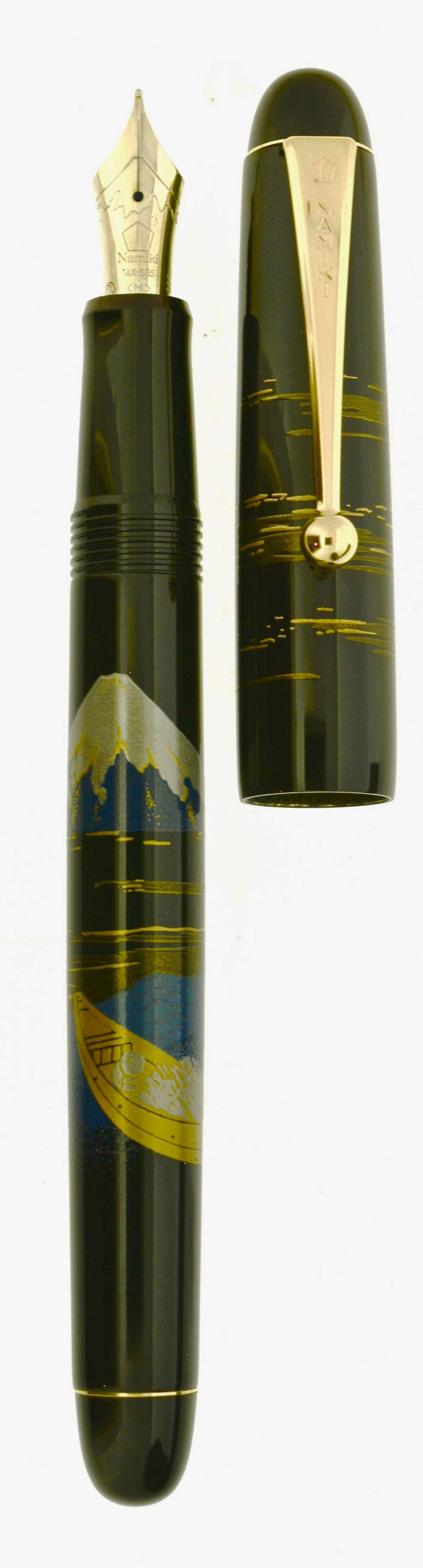 NAMIKI Mont Fuji et Pêcheur, stylo plume de la collection Tradition. Sur une base résine, en laque urushi avec un décor représenta...