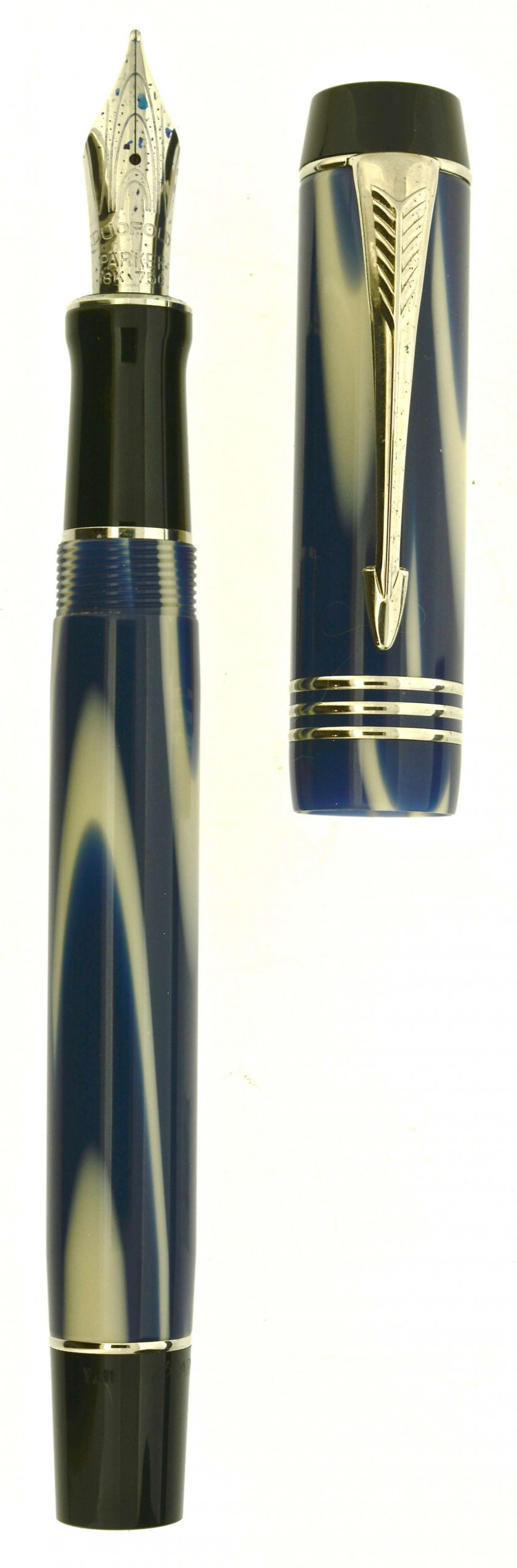 PARKER Réédition du célèbre Duofold True Blue des années vingt dans la taille la plus importante, le Centenial. Produit à 5000 exe...