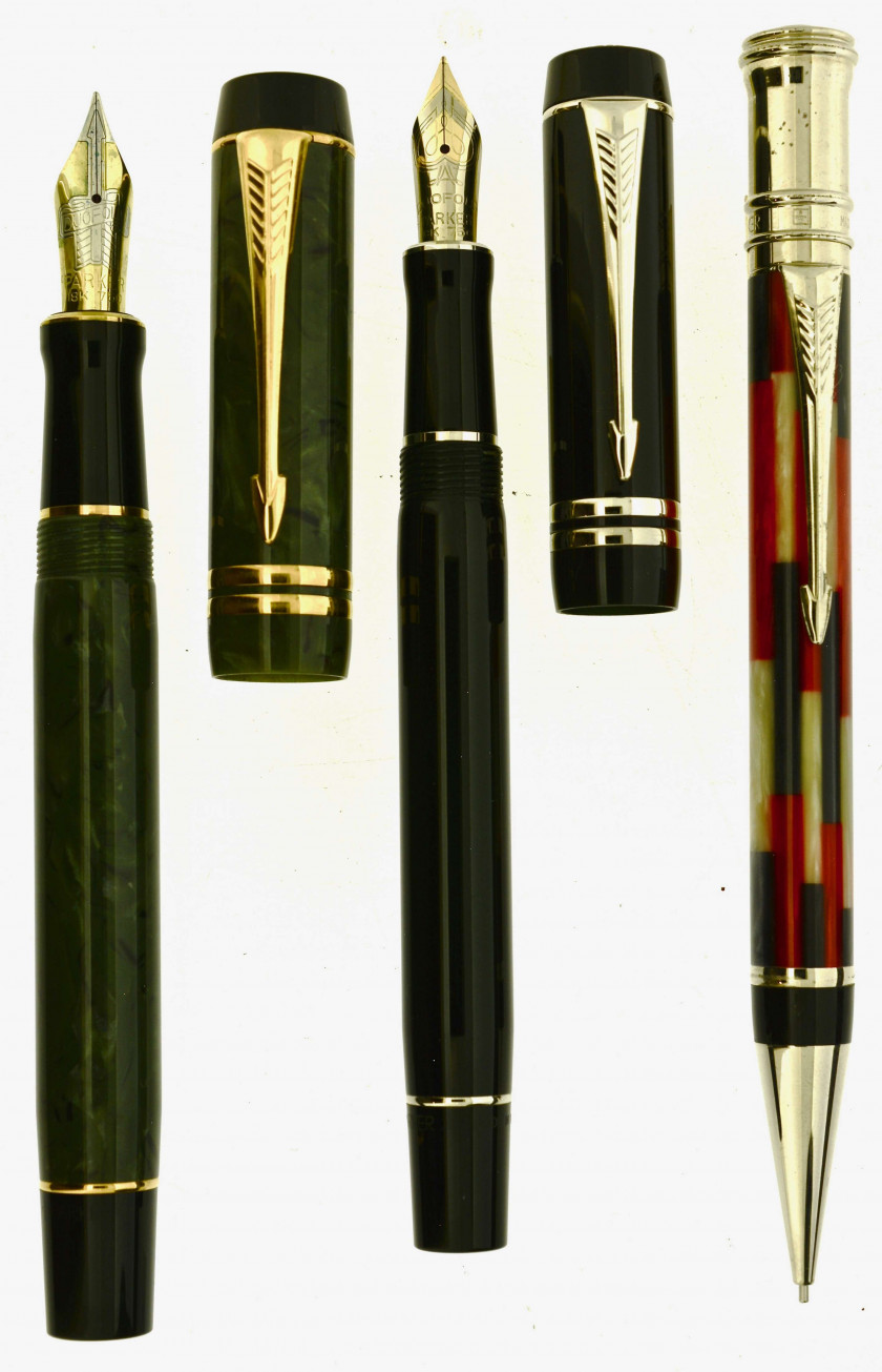 PARKER 3 stylos Duofold : un plume Centenial, résine vert marbré et attributs plaqués or, plume or 18 carats fine, remplissage car...