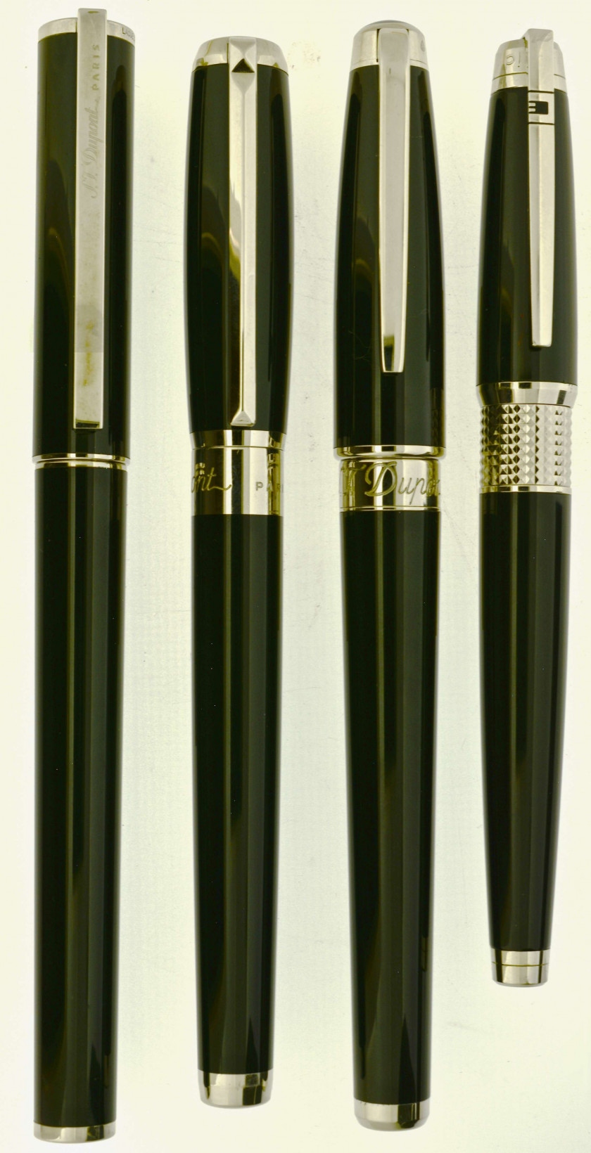 DUPONT 4 stylos plumes laqués noir. Plumes or 18 et 14 carats, remplissage cartouches ou convertor.