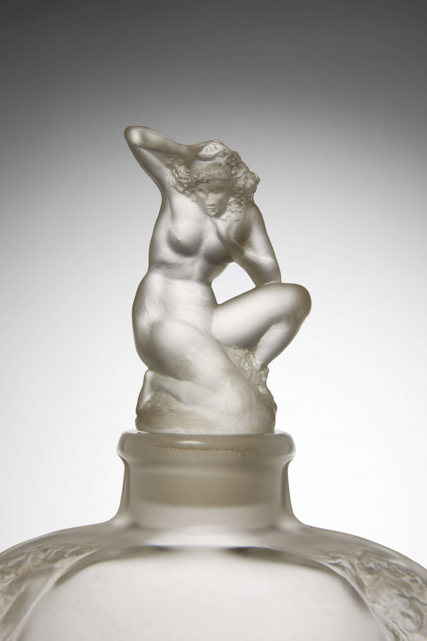 René LALIQUE 1860-1945 Vase " Sirène avec bouchon figurines " Modèle créé en 1920