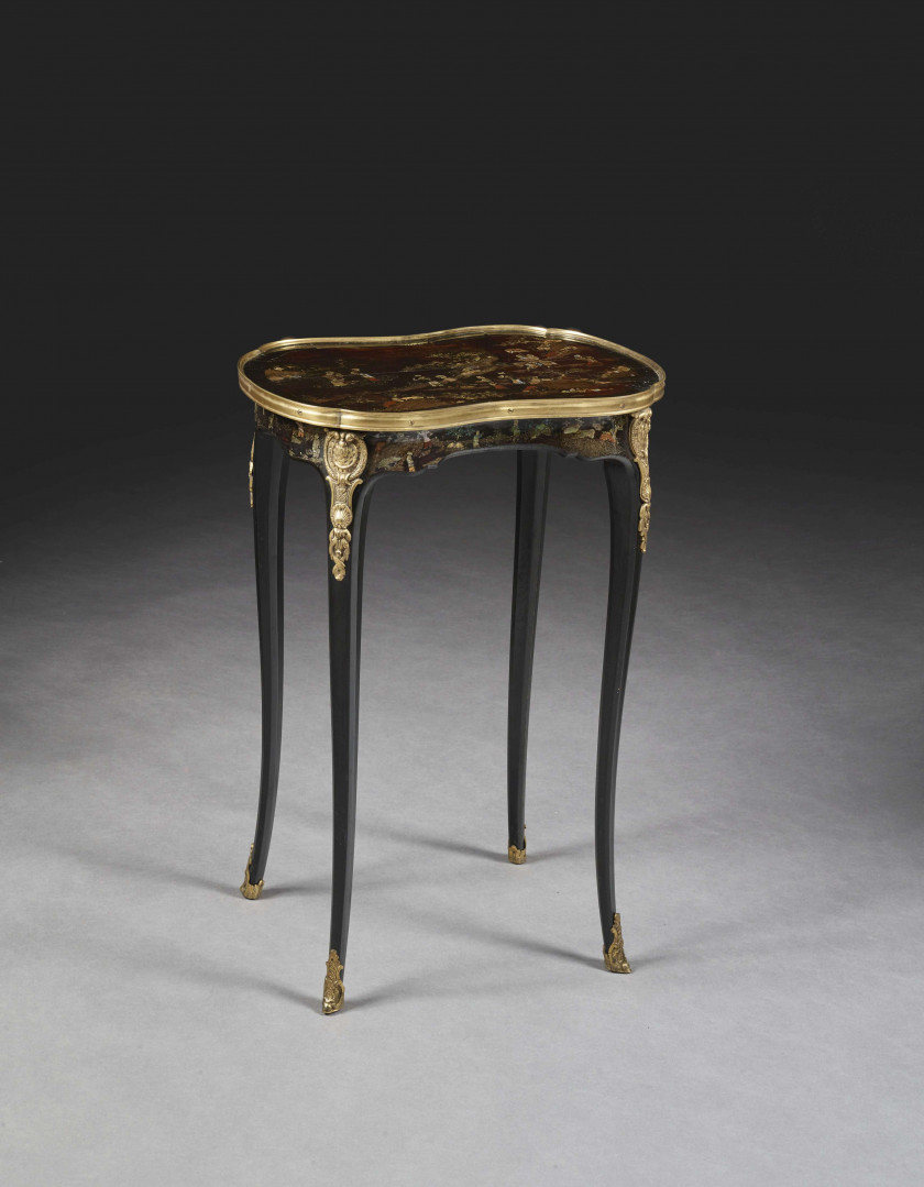 TABLE DE SALON DE STYLE LOUIS XV