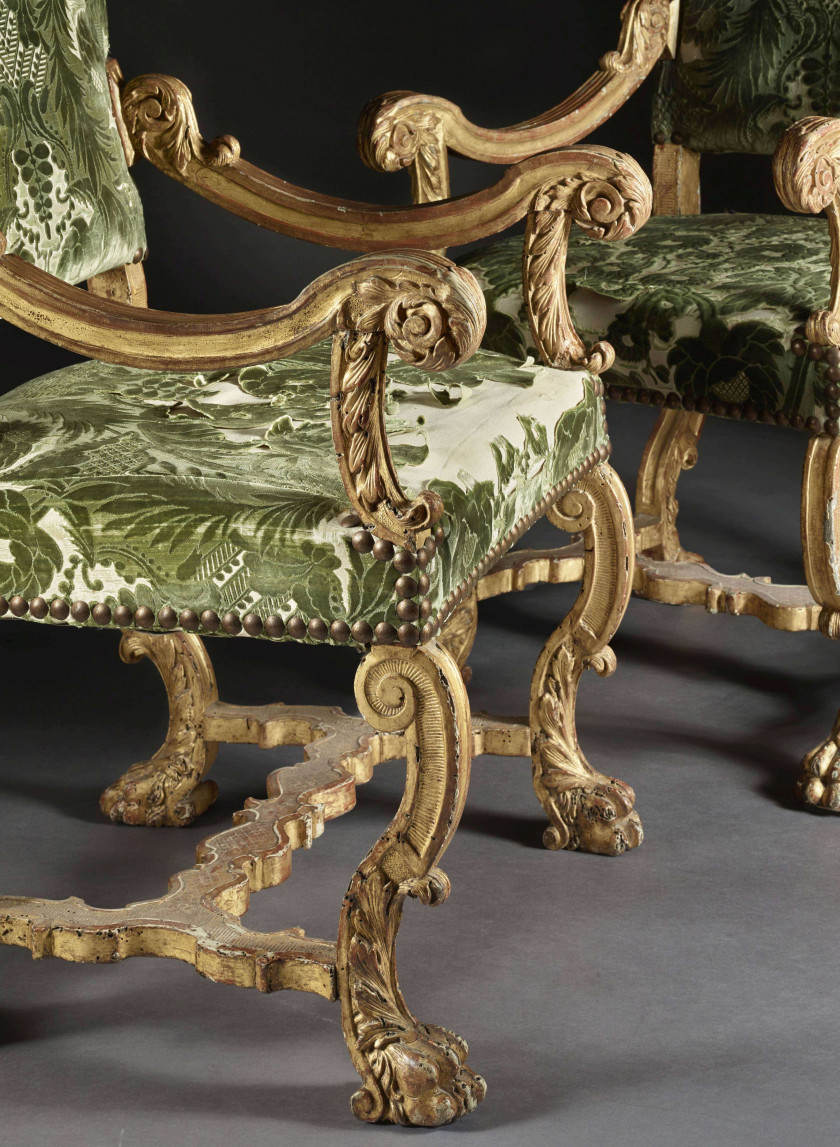 PAIRE DE FAUTEUILS D'APPARAT D'ÉPOQUE LOUIS XIV, VERS 1680