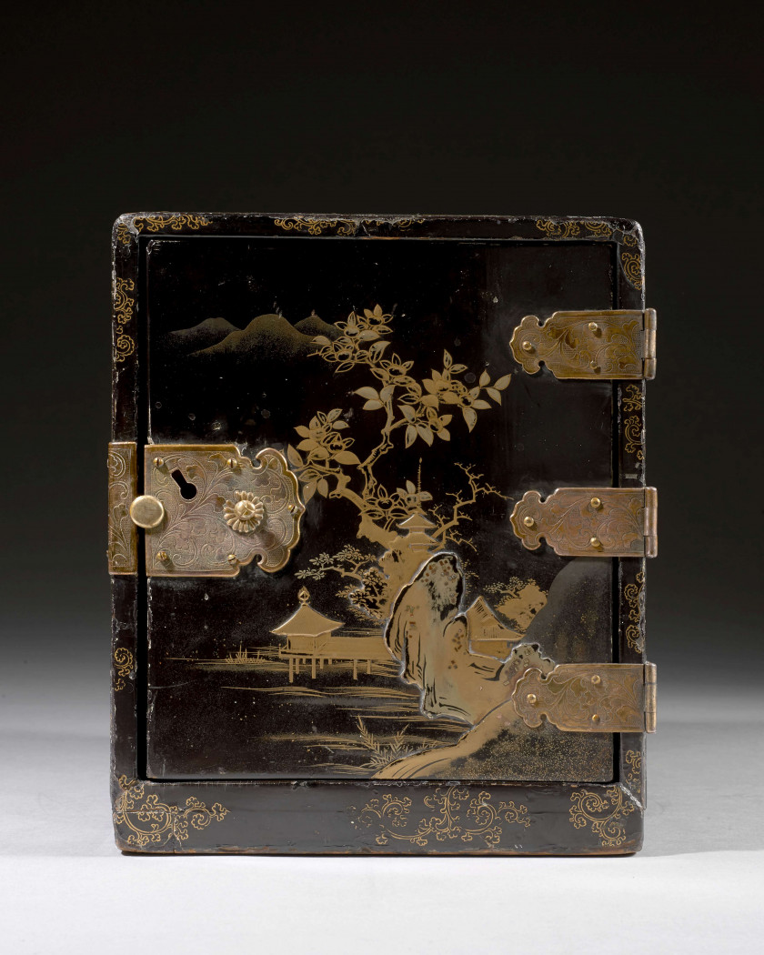 PETIT CABINET KODANSU, JAPON, XVIIe SIÈCLE