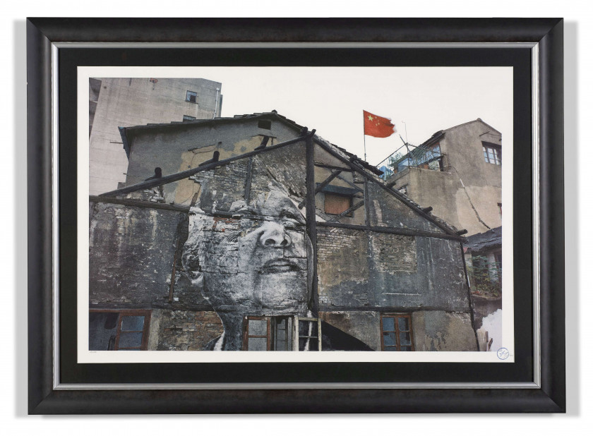 J.R. Né en 1984 The Wrinkles of the City, Action in Shanghai, Jiang Qizeng - Red Flag, China, 2010 - 2012 Lithographie en couleurs