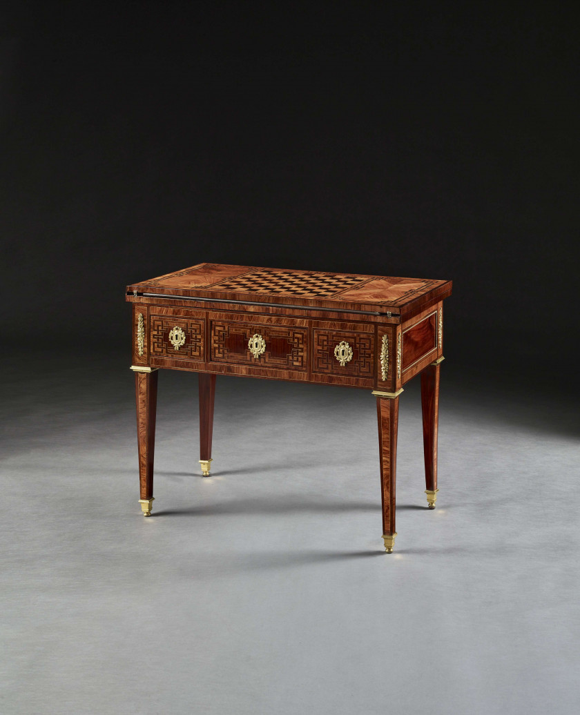 TABLE À JEUX D'ÉPOQUE LOUIS XVI Estampille de Nicolas Petit